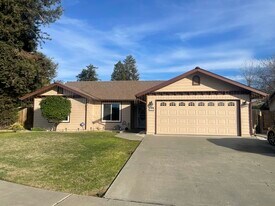 429 Benjamin Ct in Exeter, CA - Building Photo