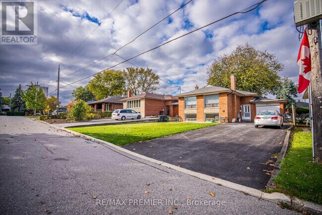 46 Samba Dr in Toronto, ON - Building Photo - Building Photo