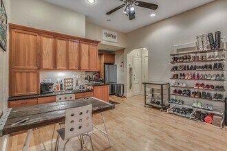 271 Dartmouth St, Unit 1D in Boston, MA - Building Photo - Building Photo