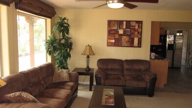 3260 Laurashawn Ln in Escondido, CA - Building Photo - Building Photo