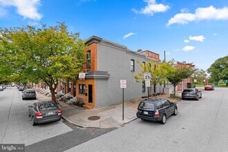 300 S Robinson St in Baltimore, MD - Foto de edificio - Building Photo