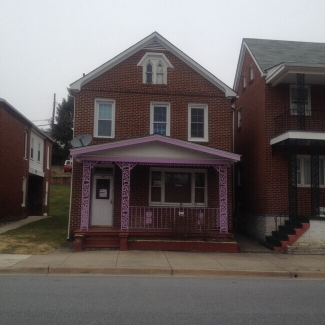 221 E Potomac St Rentals in Brunswick, MD