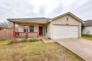 3000 Meadow Ln in Taylor, TX - Building Photo