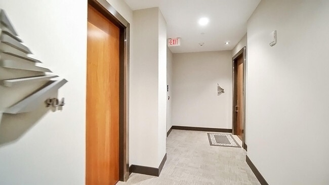 1 Roebling Wy in Covington, KY - Building Photo - Building Photo