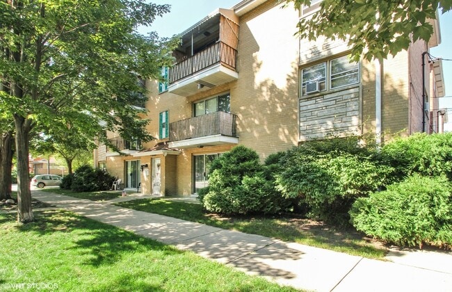 property at 5534 W Bryn Mawr Ave