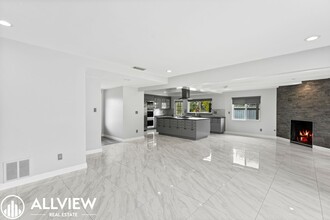 731 La Serna Ave in La Habra, CA - Foto de edificio - Building Photo