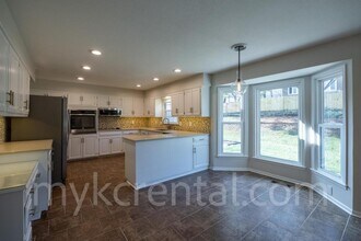 12012 Ensley Ln in Leawood, KS - Building Photo - Building Photo