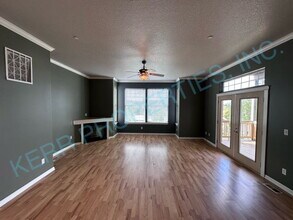 512 SE Espinosa St in Estacada, OR - Foto de edificio - Building Photo