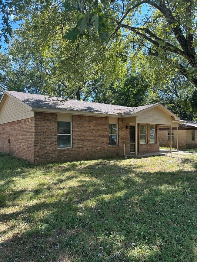 property at 1002 Harris Dr