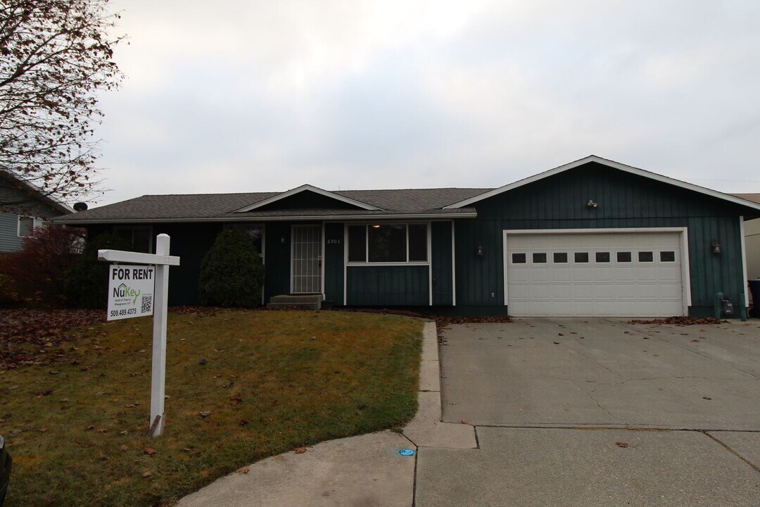 6903 N Cincinnati St in Spokane, WA - Building Photo