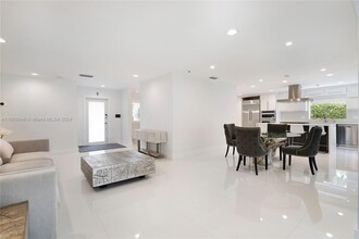 9611 SW 59th Ter in Miami, FL - Building Photo - Building Photo