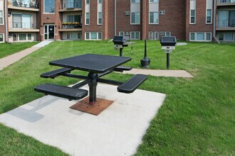 Rose Mall Apartments in Roseville, MN - Building Photo - Building Photo