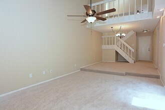 3168 Windchase Blvd in Houston, TX - Foto de edificio - Building Photo