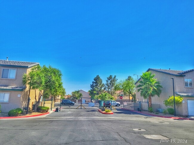 5278 Sacha Way in Las Vegas, NV - Building Photo - Building Photo