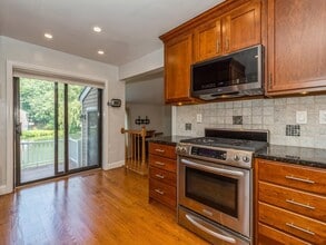 80 Farm Lake Cres Rd in Chappaqua, NY - Building Photo - Building Photo