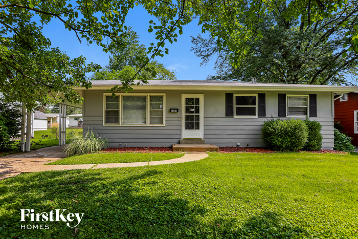 1355 Del Rey Dr in Florissant, MO - Building Photo