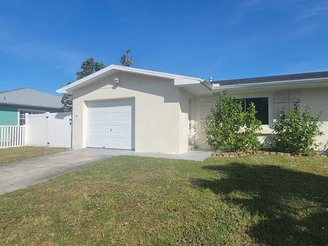 6290 Coniston Terrace in North Port, FL - Building Photo - Building Photo