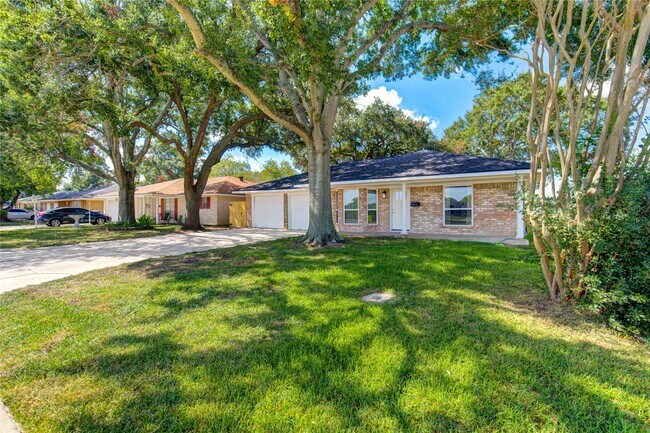 1120 Mahlmann St in Rosenberg, TX - Building Photo - Building Photo