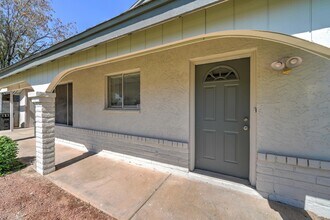 5945 S Palm Dr in Tempe, AZ - Building Photo - Building Photo