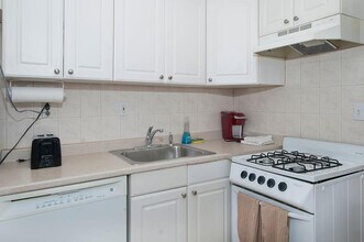304A E 82nd St in New York, NY - Building Photo - Building Photo