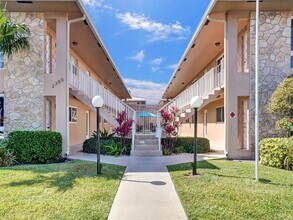 2750 NE 28th Ct in Lighthouse Point, FL - Building Photo - Building Photo
