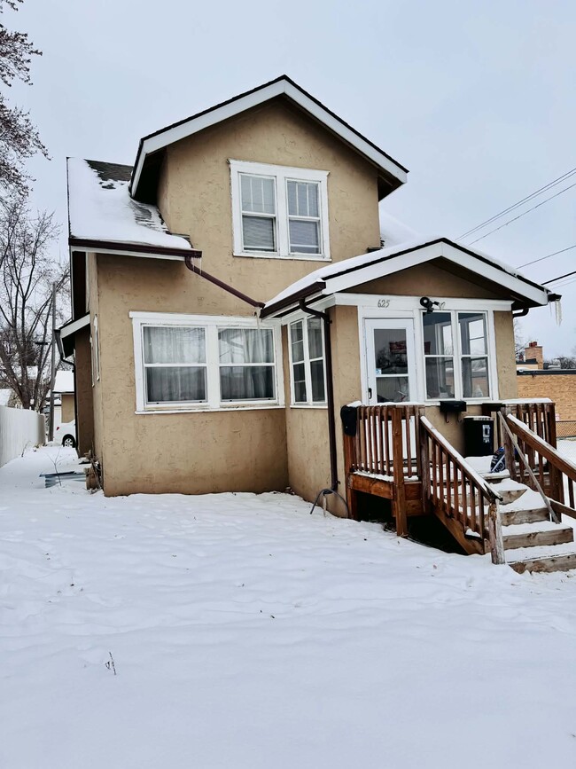 property at 625 Hawthorne Ave E
