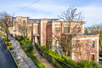 The Cambridge in Portland, OR - Building Photo - Building Photo