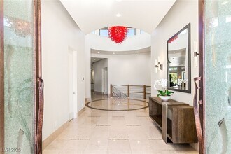 2 Castle Oaks Ct in Las Vegas, NV - Building Photo - Building Photo