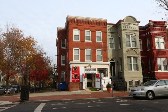 700 7th St NE