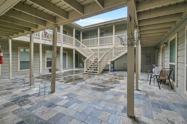 1910 Willowbend St in Conroe, TX - Building Photo - Building Photo