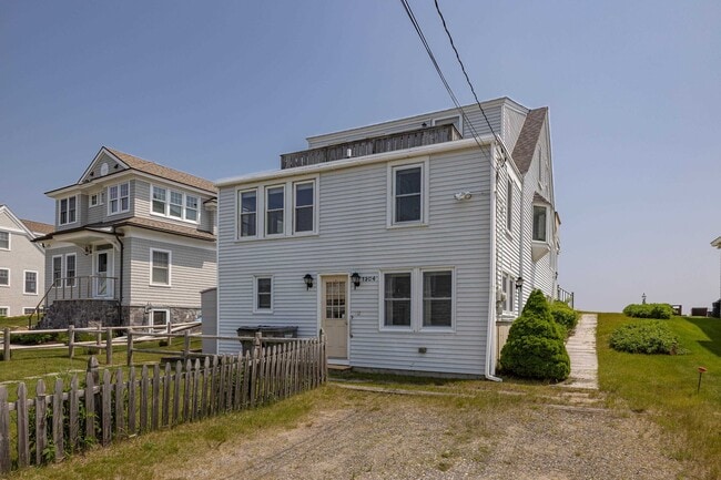 1304 Ocean Blvd in Rye, NH - Building Photo - Building Photo