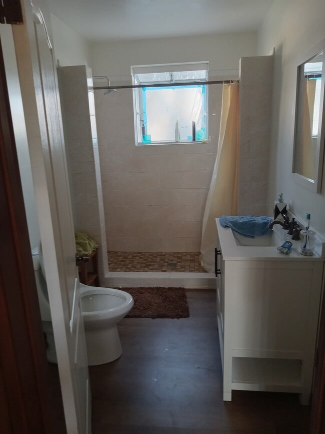 408 S Ash Ave in Inglewood, CA - Foto de edificio - Building Photo