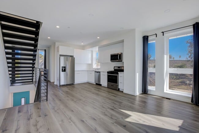 837 N Kingsley Dr in Los Angeles, CA - Building Photo - Building Photo