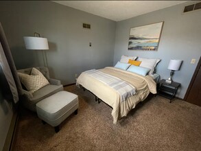 11 Westfield Cir in Minot, ND - Building Photo - Building Photo