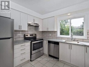 414 Stone Rd W in Guelph, ON - Building Photo - Building Photo