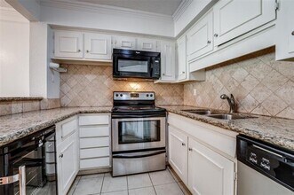 5325 Fleetwood Oaks Ave in Dallas, TX - Building Photo - Building Photo