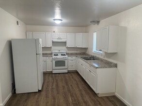 17502 Rd 64 in Tulare, CA - Building Photo - Building Photo