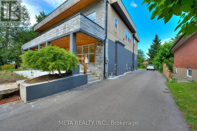 35 Duncombe Blvd in Toronto, ON - Building Photo - Building Photo