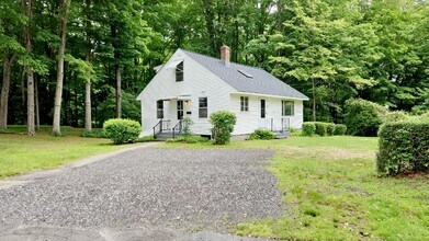 375 Main St in Deep River, CT - Building Photo - Building Photo