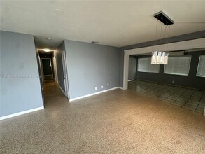 8845 SW 21st Terrace in Miami, FL - Building Photo - Building Photo