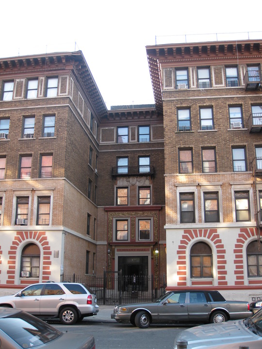 Library Hall in Brooklyn, NY - Foto de edificio