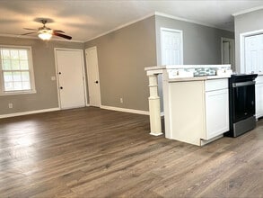 1504 N Rocky Way Dr in Florence, SC - Building Photo - Building Photo