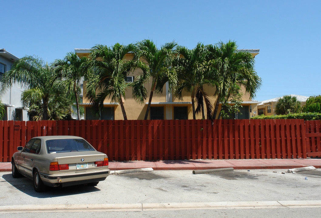 985-987 Bay Dr in Miami Beach, FL - Foto de edificio