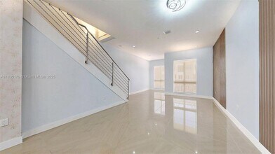10255 NW 63rd Terrace in Doral, FL - Building Photo - Building Photo