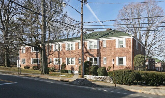 Dolphin-Green Apartments in Port Washington, NY - Foto de edificio - Building Photo