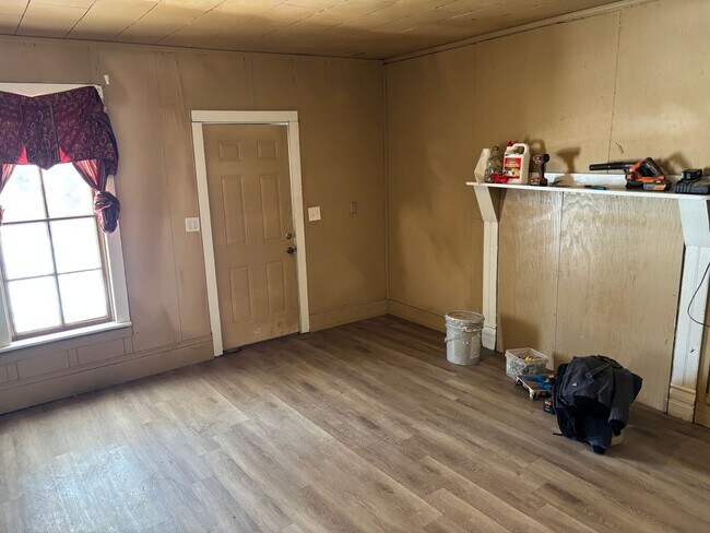 1056 Danville Rd in Waldron, AR - Building Photo - Building Photo