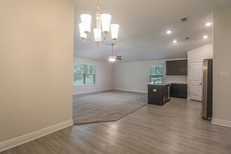 14097 Plantation Oaks Dr in Gulfport, MS - Building Photo - Building Photo