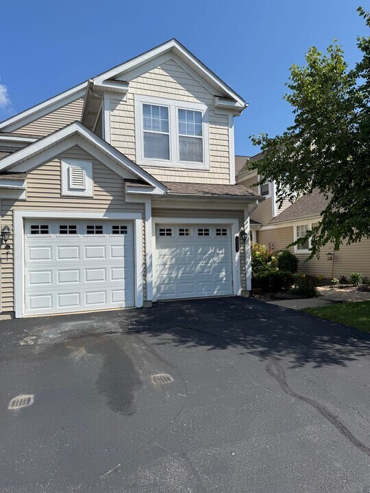 5642 Cherry Leaf Ln in Rockford, IL - Building Photo