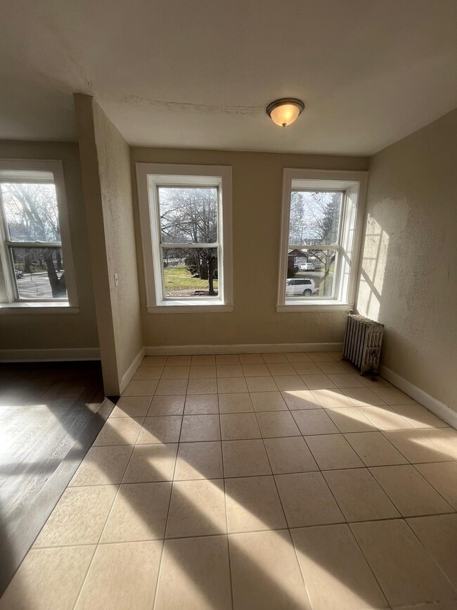 10 Goldsmith Ave, Unit 21