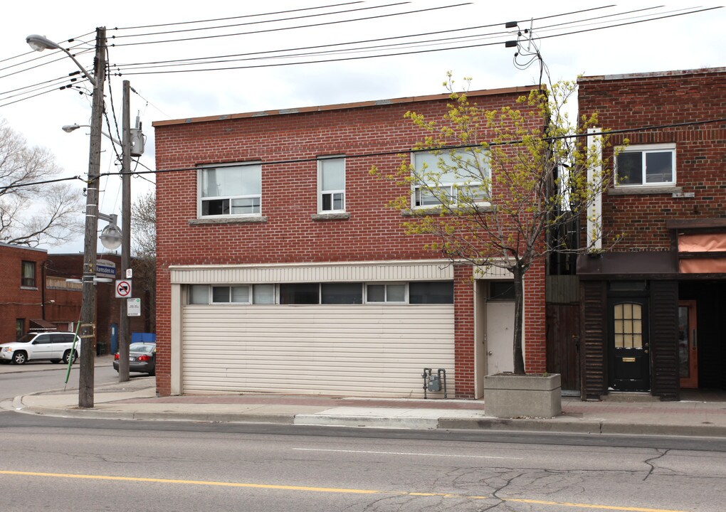 2402 Dufferin St in Toronto, ON - Building Photo